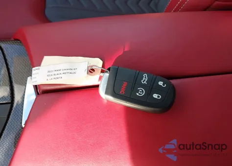 2022 Maserati Levante Gt z USA, uszkodzony, nr VIN ZN661XUA1NX393801